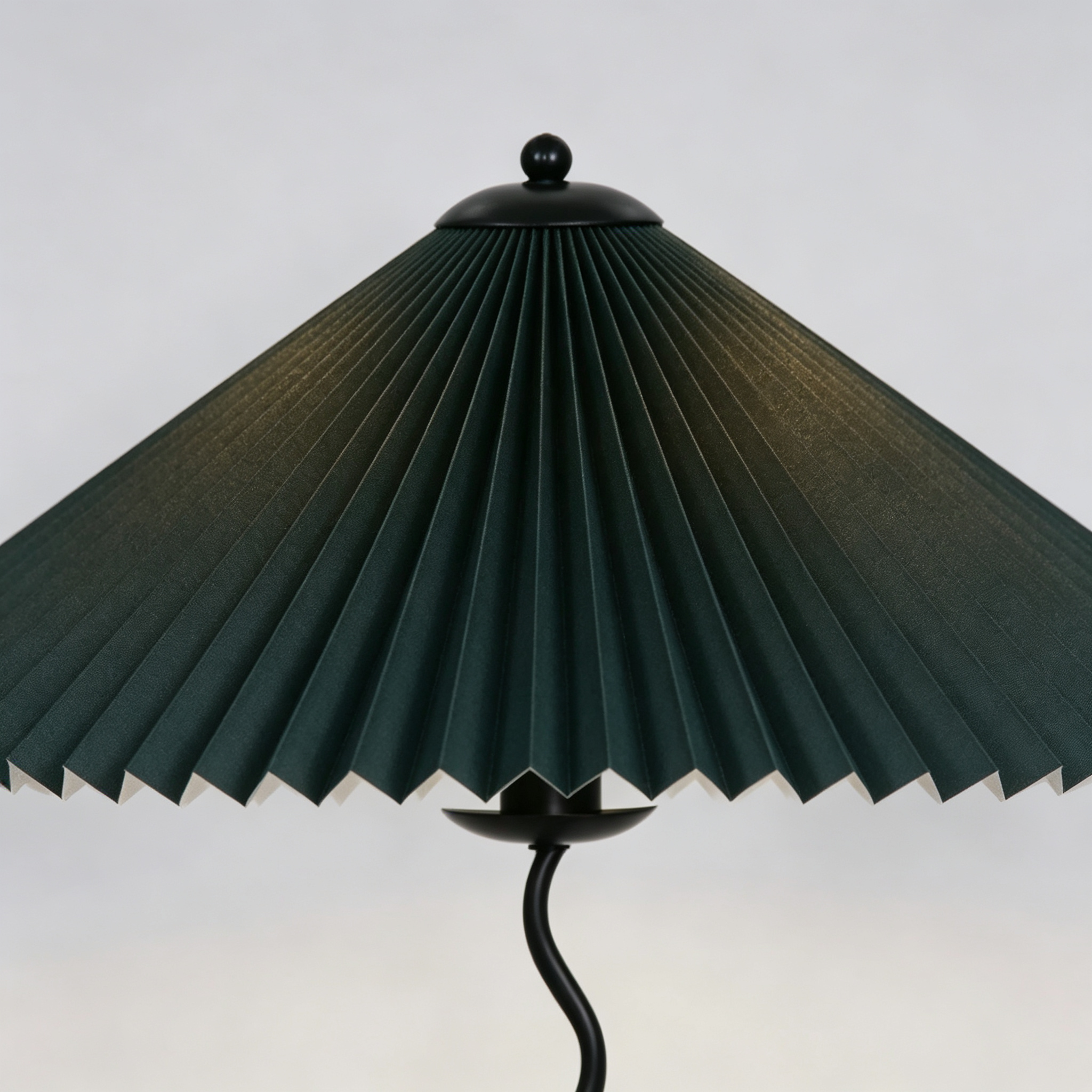 ArcRhythm Sculptural Table Lamp
